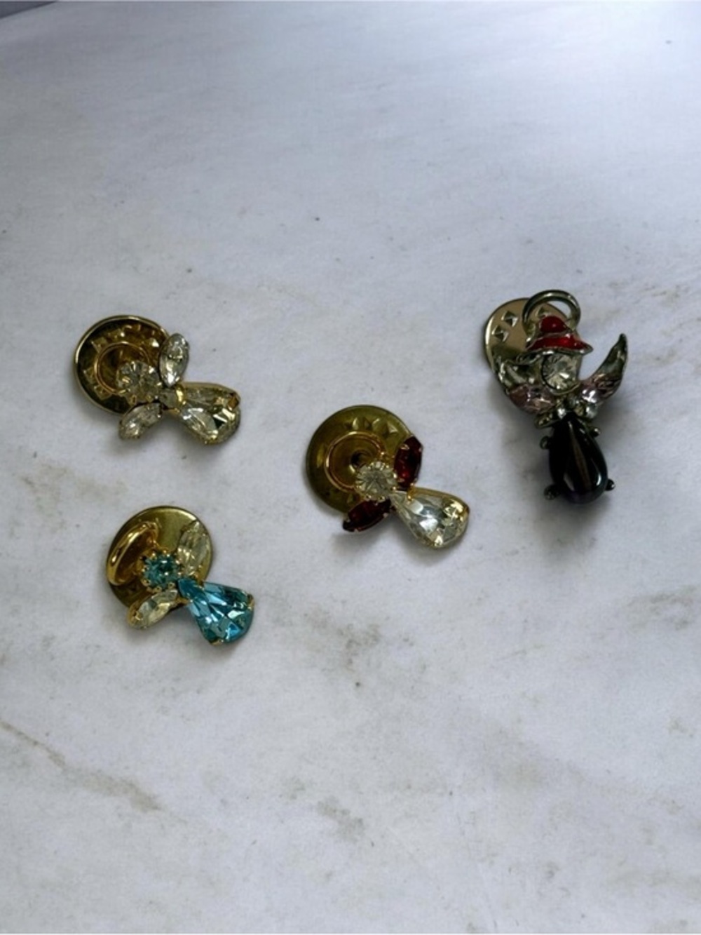 🫶🏻 4 Angel Pins Multicolored Beauties